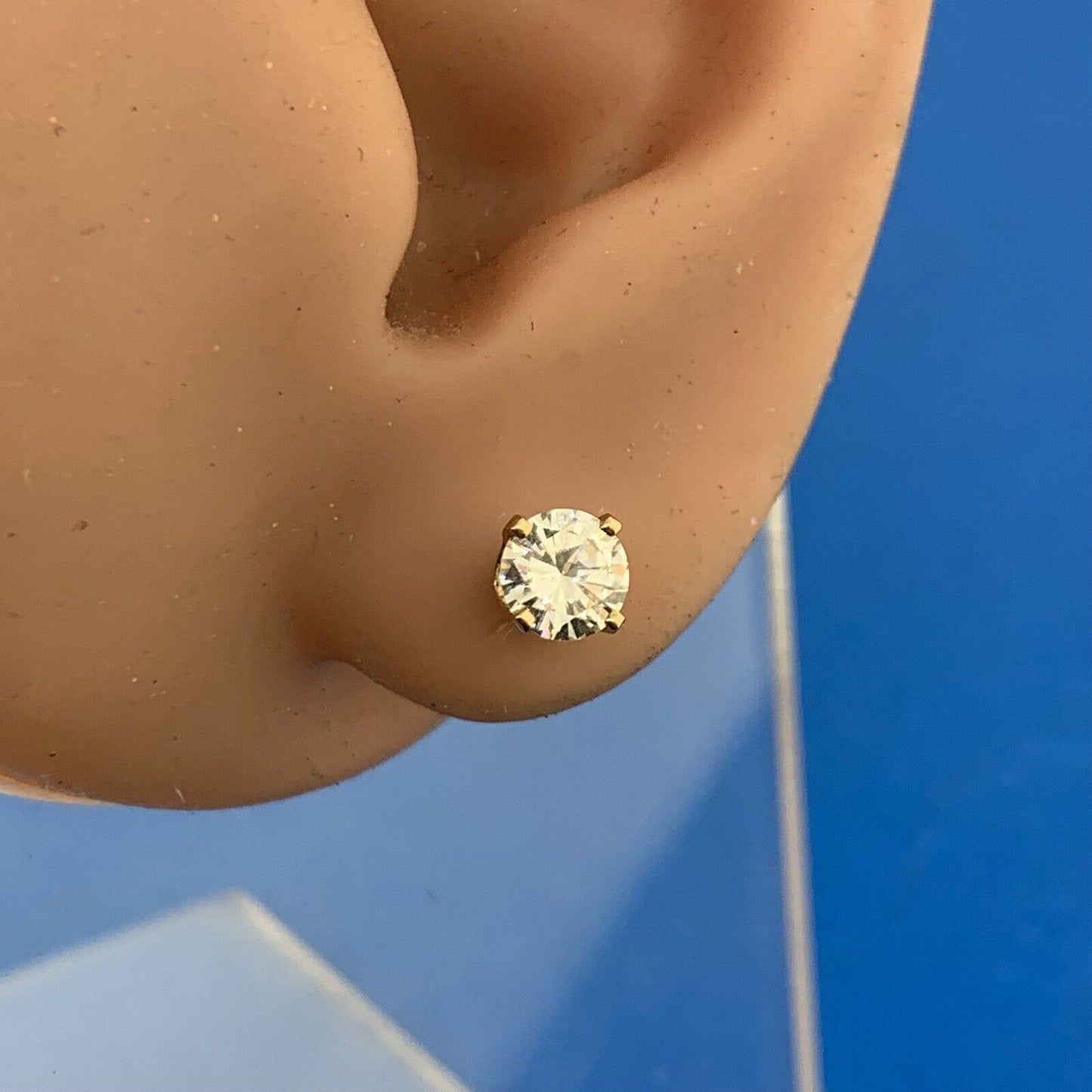 Classic Elegant 14K Yellow Gold Round Diamond Solitaire Stud Earrings