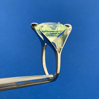 Dramatic Designer 10K White Gold Peridot Solitaire Statement Modernist Ring