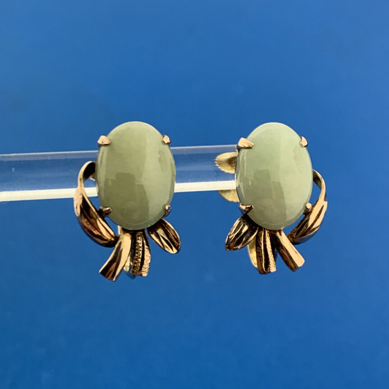 Estate Antique 18K Yellow Gold Oval Jade Jadeite Screw Back Stud Earrings