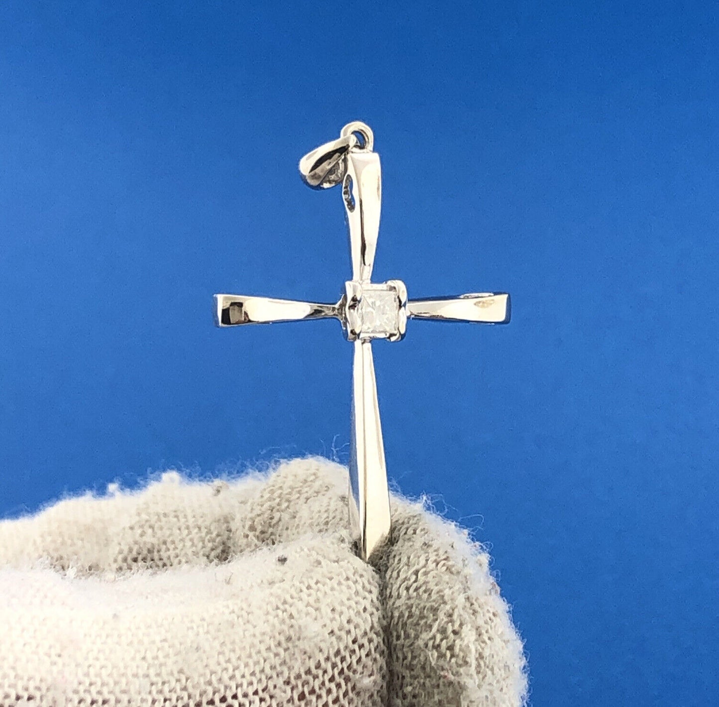 Gorgeous 10k White Gold Princess Diamond Religious Heart Cross Dangle Pendant