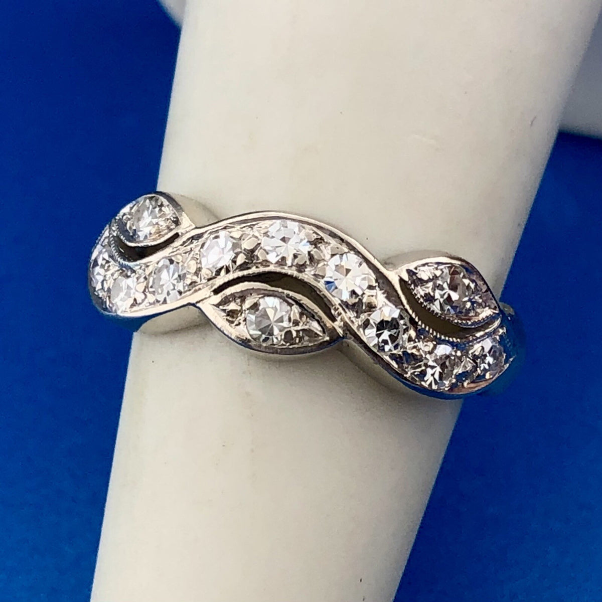 Mid Century 14K White Gold Diamond Modernist Entwined Wave Wedding Band Ring
