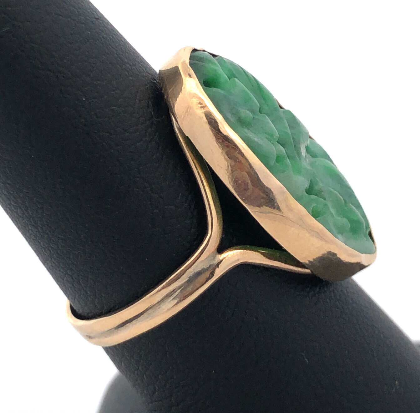 Vintage 14K Yellow Gold Oval Green Jade Hand Carved Leaves Flowers Open Ring