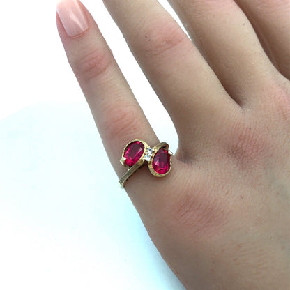 Art Deco 18k Yellow Gold Oval Ruby Duo Diamond Accent Free Form Cocktail Ring