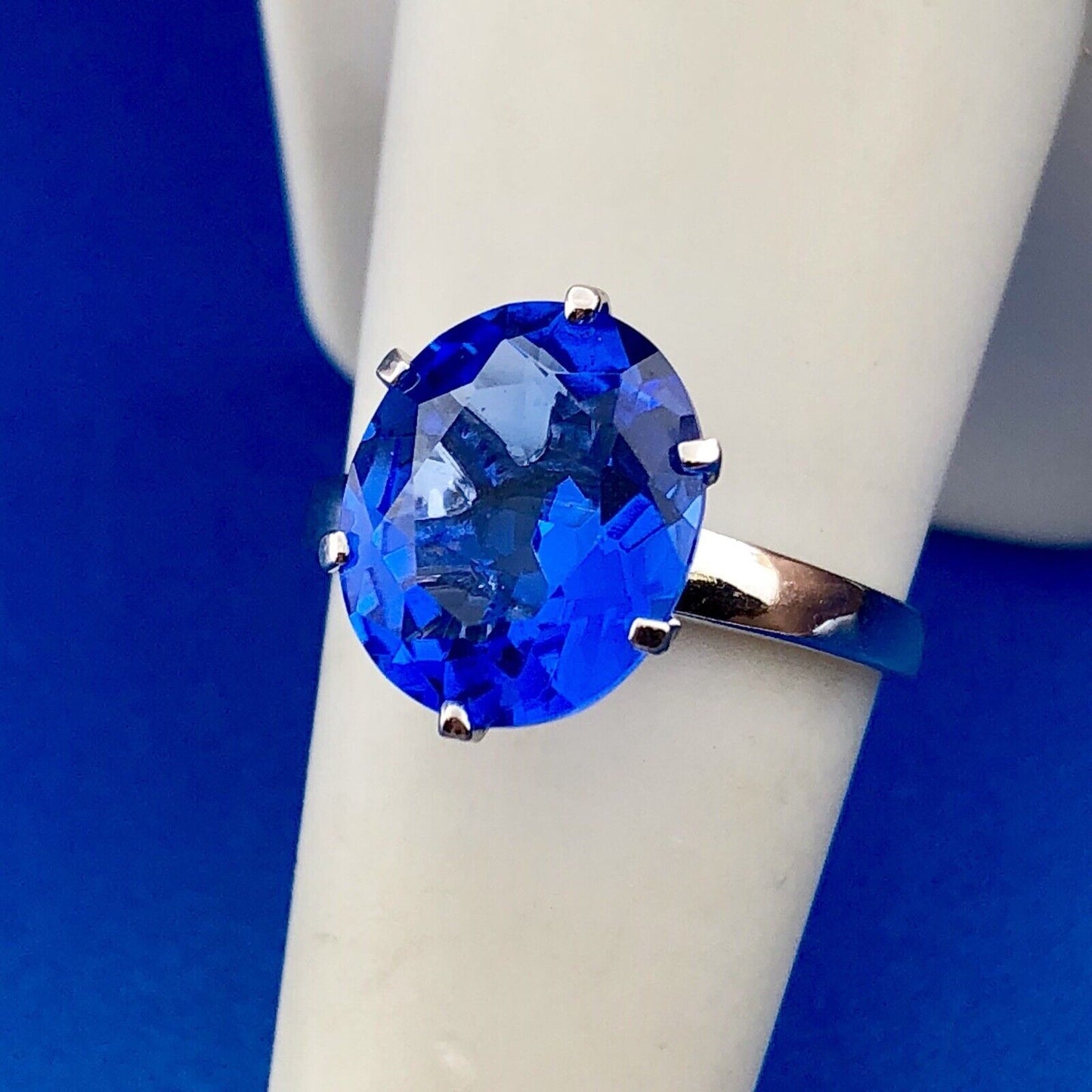 Stunning 925 Sterling Silver Oval Blue Cubic Zircoina CZ Solitaire Cocktail Ring