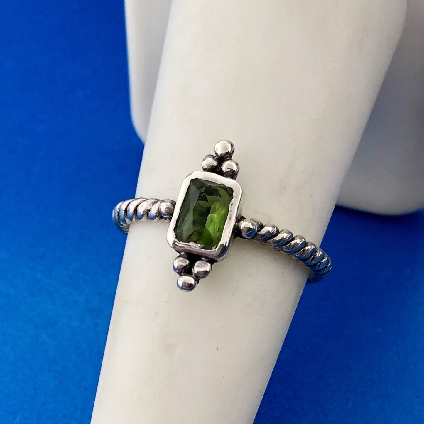 Classic 925 Sterling Silver Peridot Rectangle Bead Work Cable Band Ring