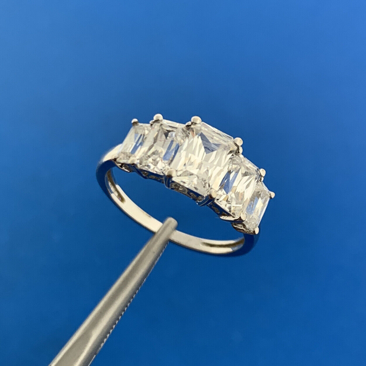 Gorgeous 14k White Gold Radiant Cut Sparkling CZ Prong Engagement Ring Size 6