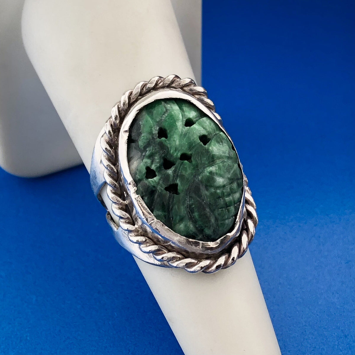 Native American Artisan 925 Sterling Silver Floral Carved Malachite Finger Ring