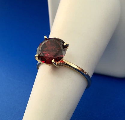 Vintage Designer 14K Yellow Gold Round Red Quartz Solitaire January Ring