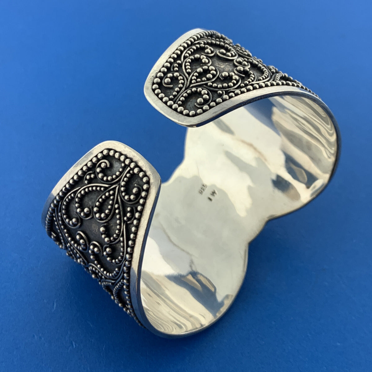 Designer IW Sterling Silver 925 Cabochon Onyx Balinese Style Cuff Open Bracelet