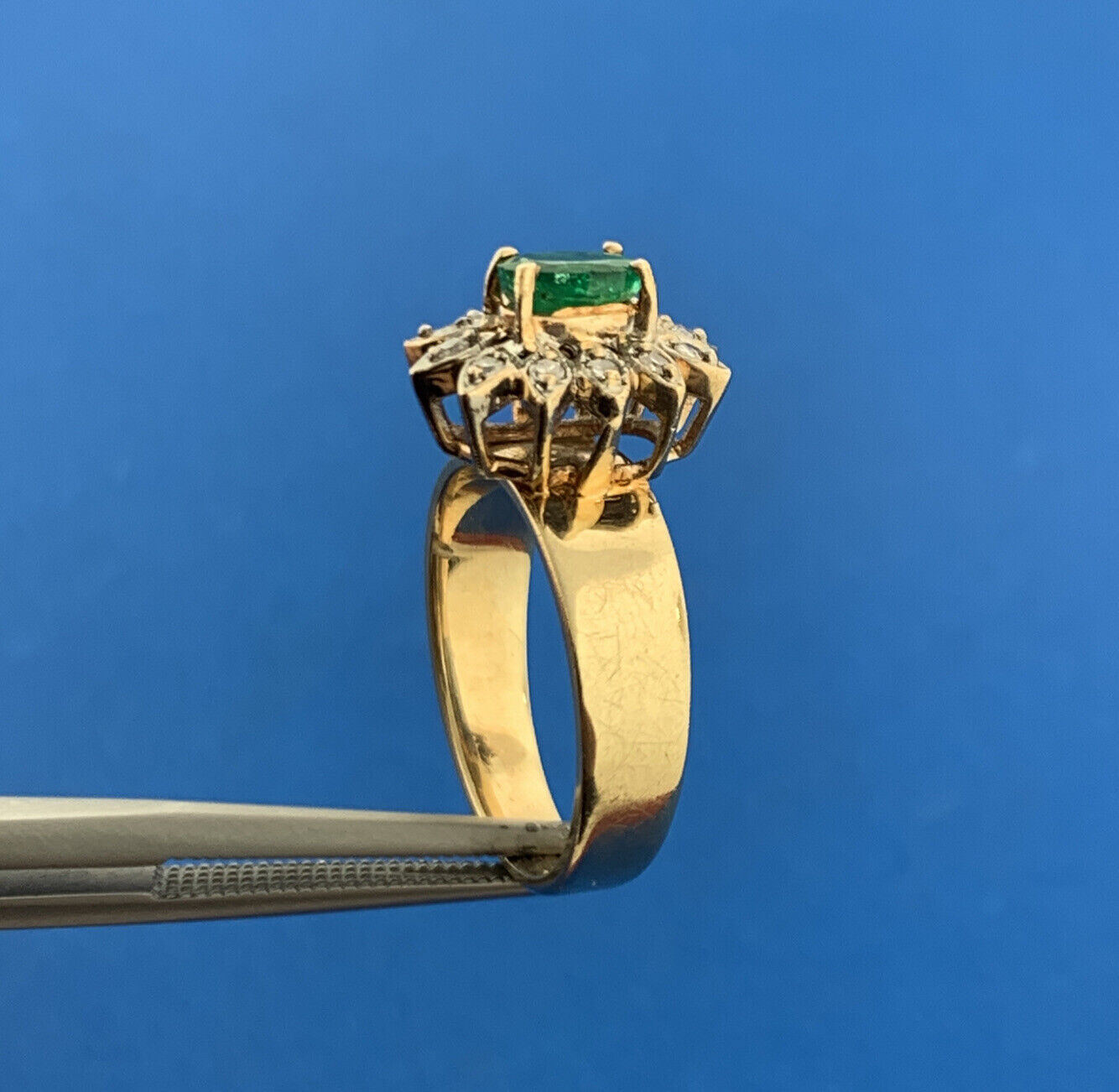 Gorgeous 14k Yellow Gold Oval Cut Deep Green Emerald Diamond Accent Ring Size 6