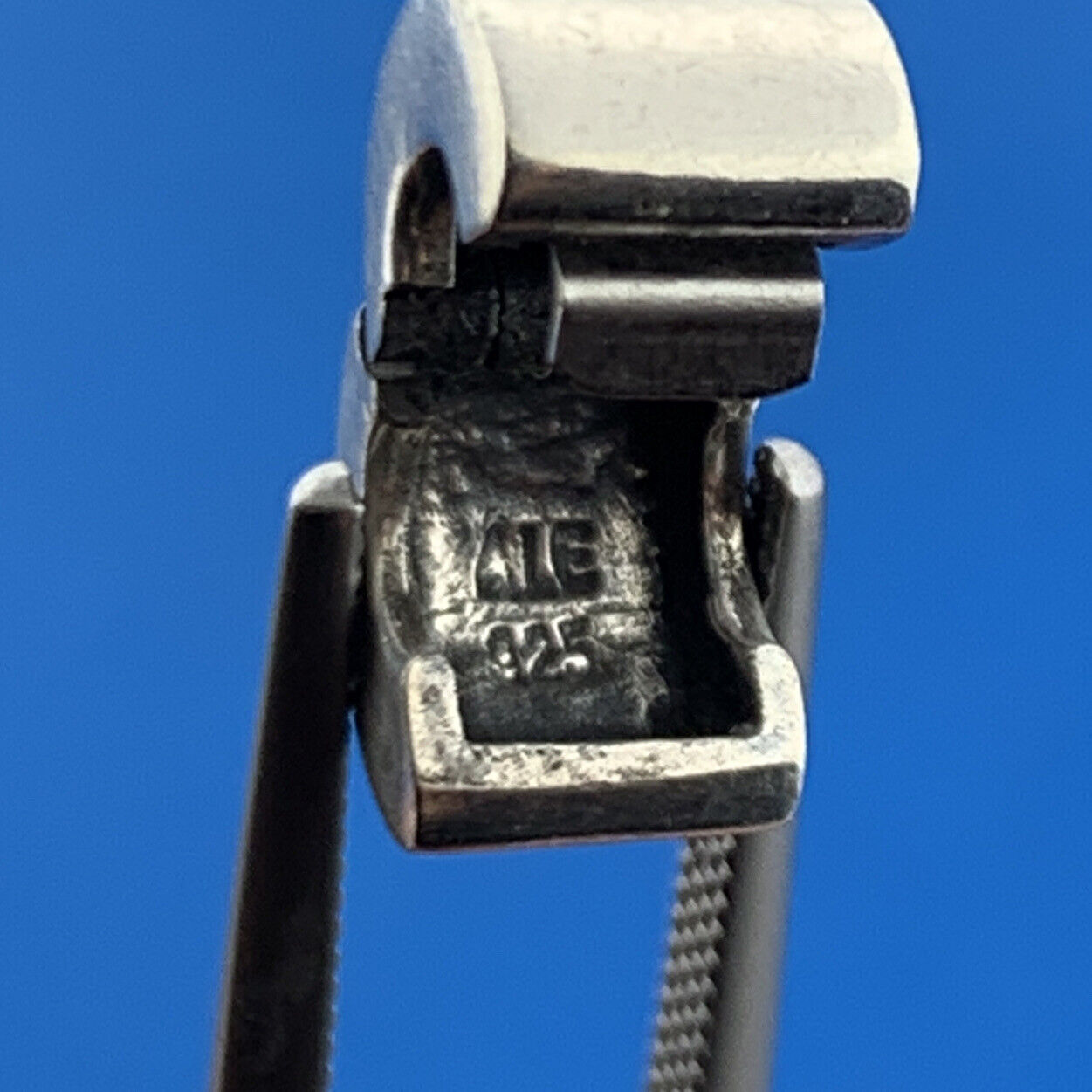 Authentic PANDORA 925 Sterling Silver Smooth Barrel Clip Charm 790138 Retired