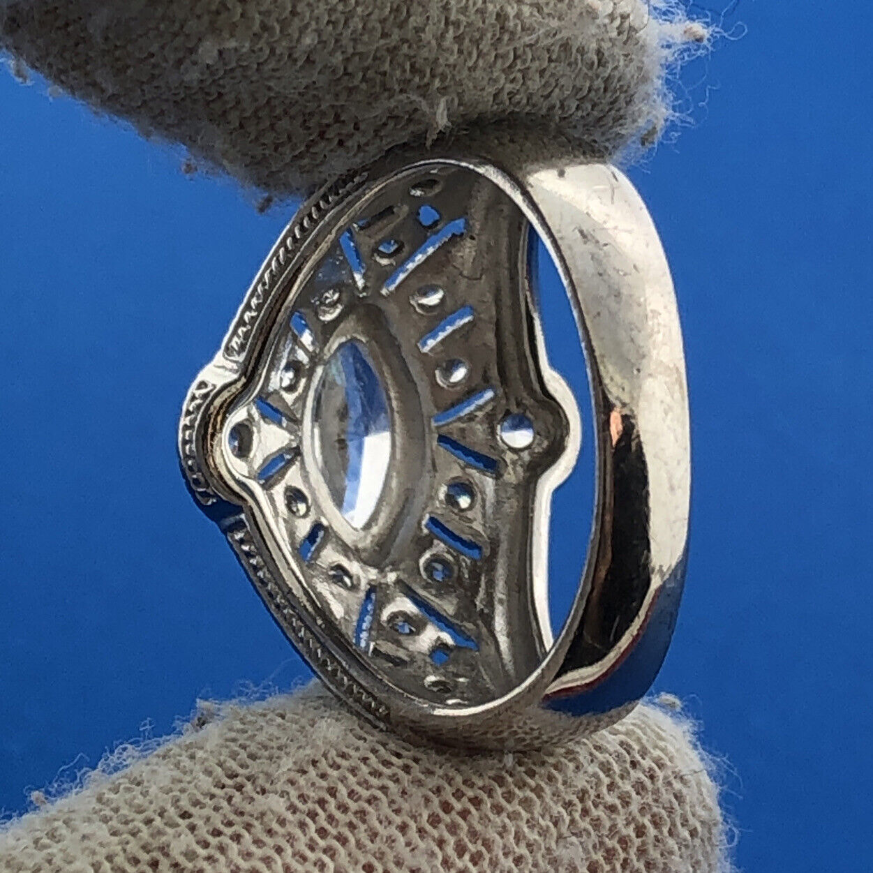 Stunning Sterling Silver 925 Sparkling Marquise Cut CZ Statement Ring Size 8