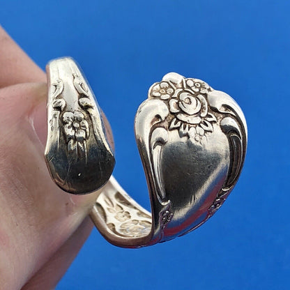Retro William Rogers Oneida Juliette Pattern Silver Plate Spoon Bypass Ring