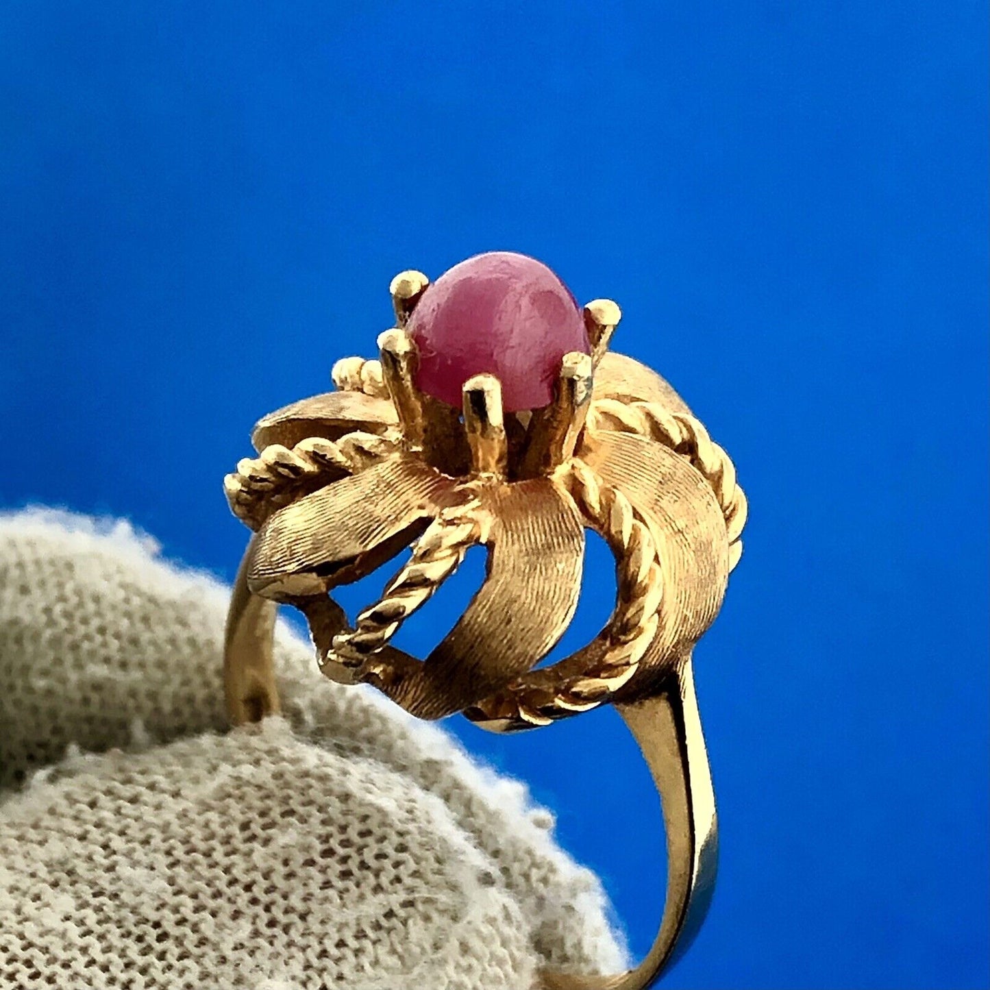 Vintage 18K Yellow Gold Ruby Cabochon Solitaire Floral July Anniversary Ring