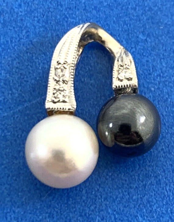 14K White Gold Black White Pearl Diamond Accented Pendant