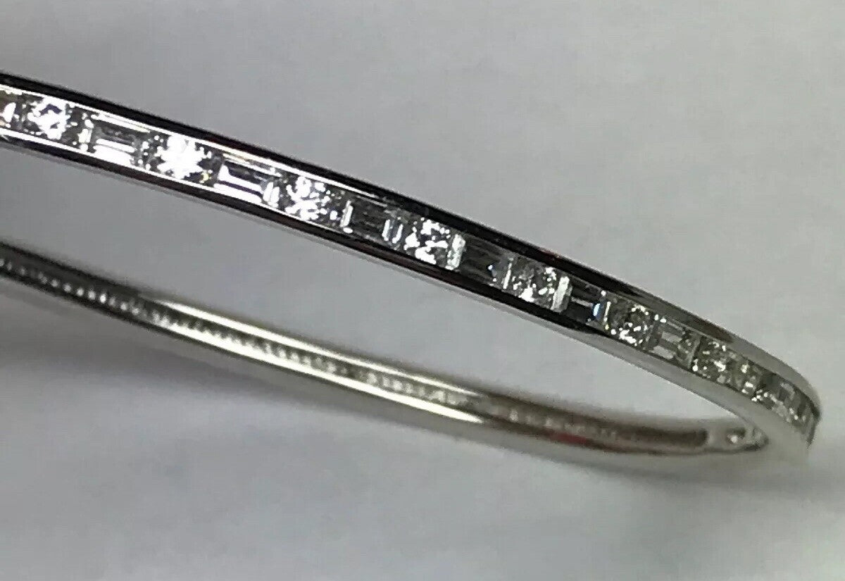 Designer SW Stunning Sterling Silver 925 Cubic Zirconia Hinged Bangle Bracelet