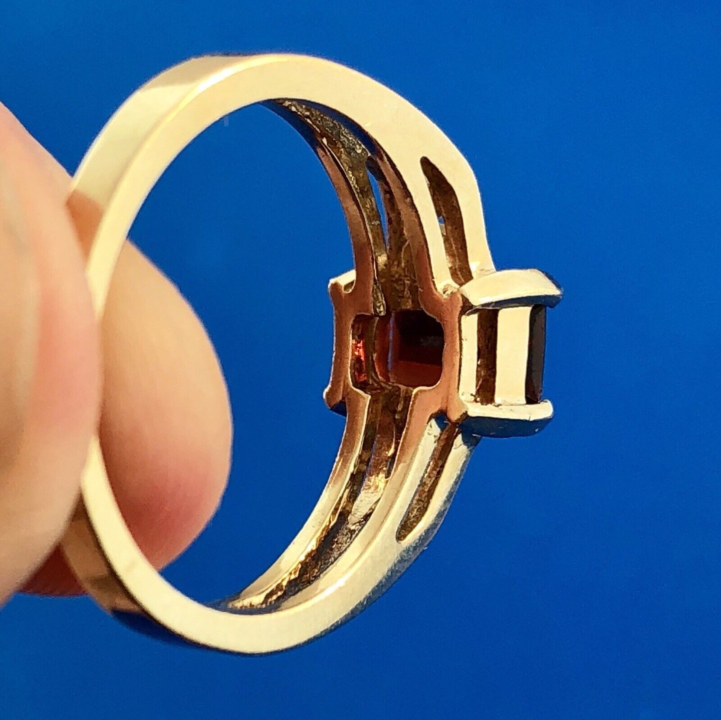 Modern 14K Yellow Gold Garnet Diamond Engagement Bridal Cocktail Ring
