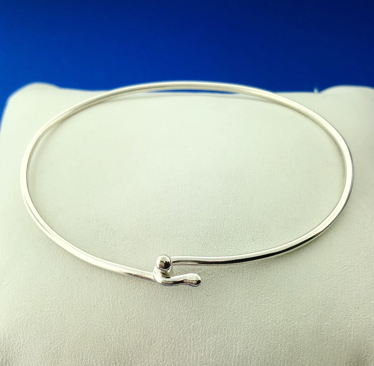 Designer Avery Sterling Silver 925 Polished Wire Bangle Bracelet