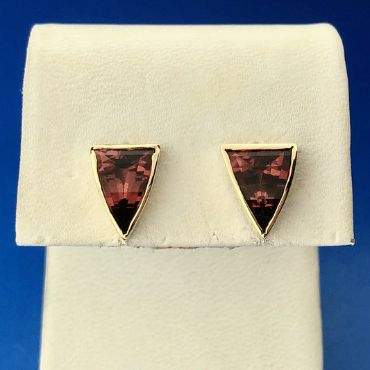 Modernist 14K Yellow Gold Rhodolite Garnet Trilliant January Stud Earrings