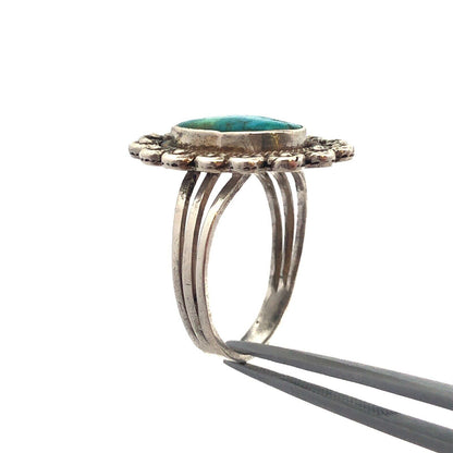 Vintage Native American Unsigned Sterling Silver Oval Turquoise Floral Bead Ring