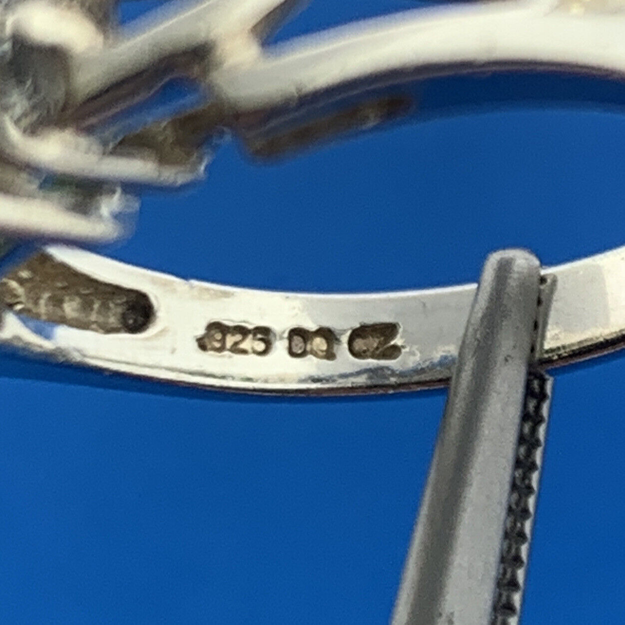 Designer Sterling Silver 925 Green White Diamonique Cubic Zirconia Cocktail Ring