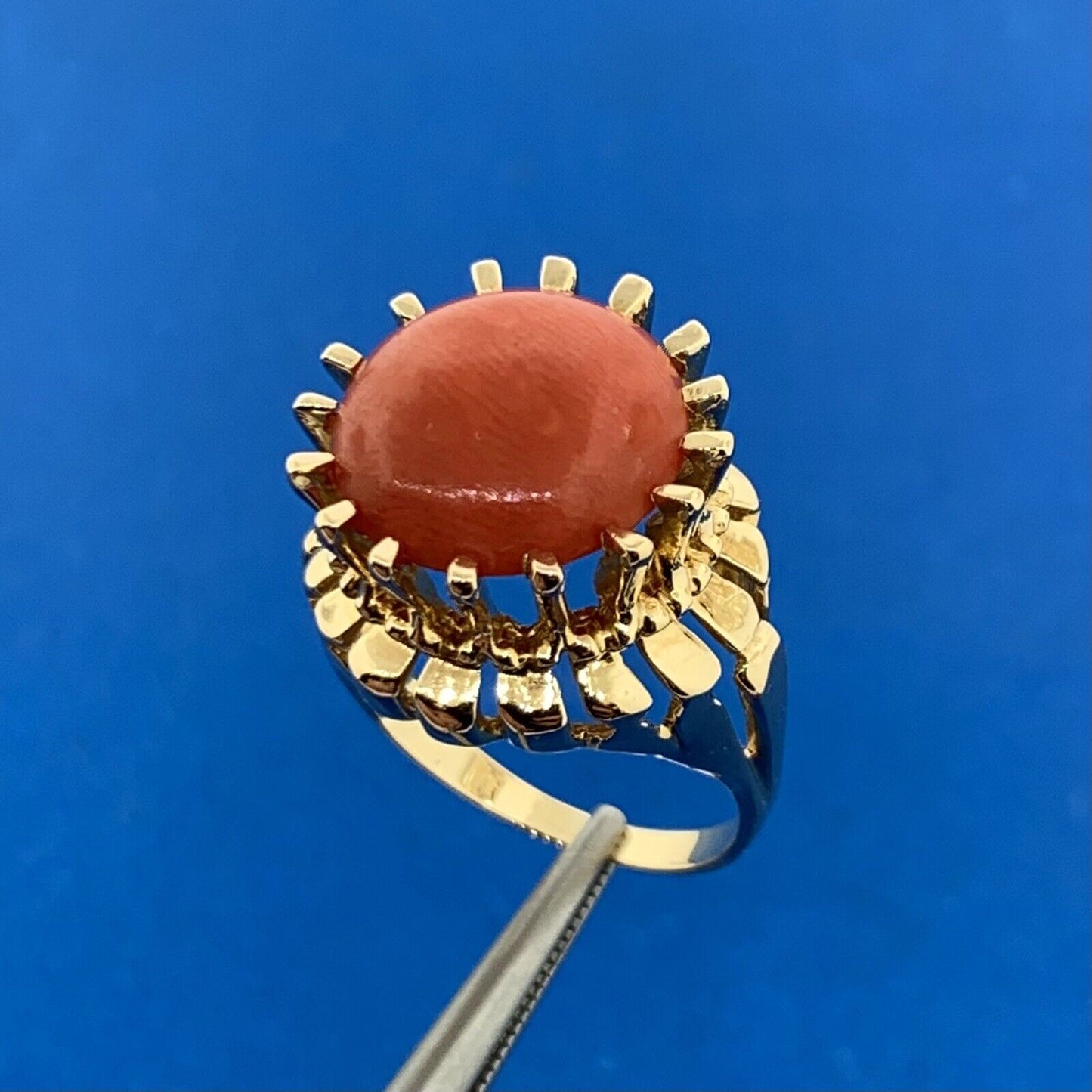 18K Yellow Gold Coral Solitaire Crown Style Size 6 Statement Cocktail Ring