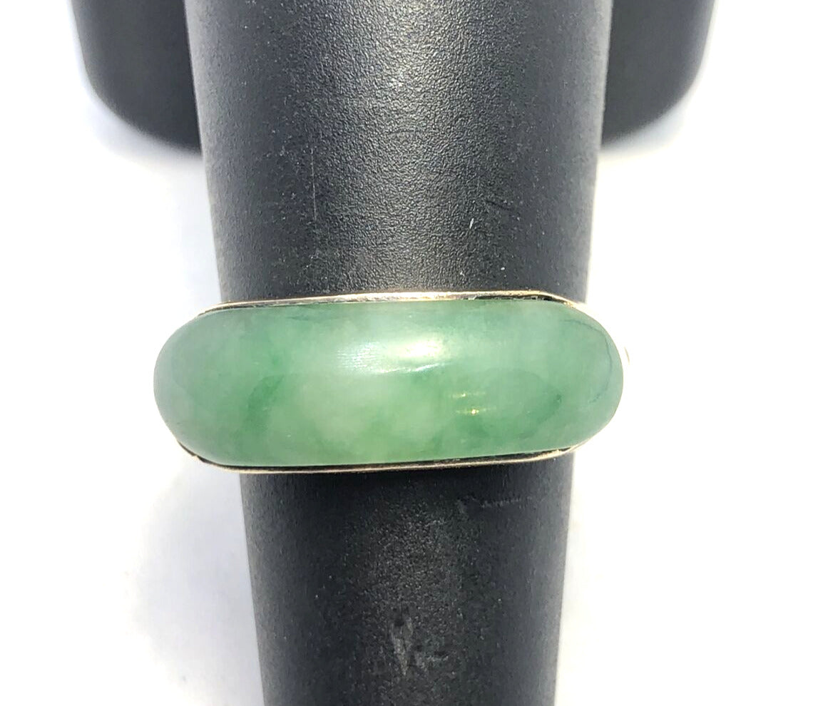 Modernist 18K Yellow Gold Oval Green Jade Cabochon Dome Band Ring