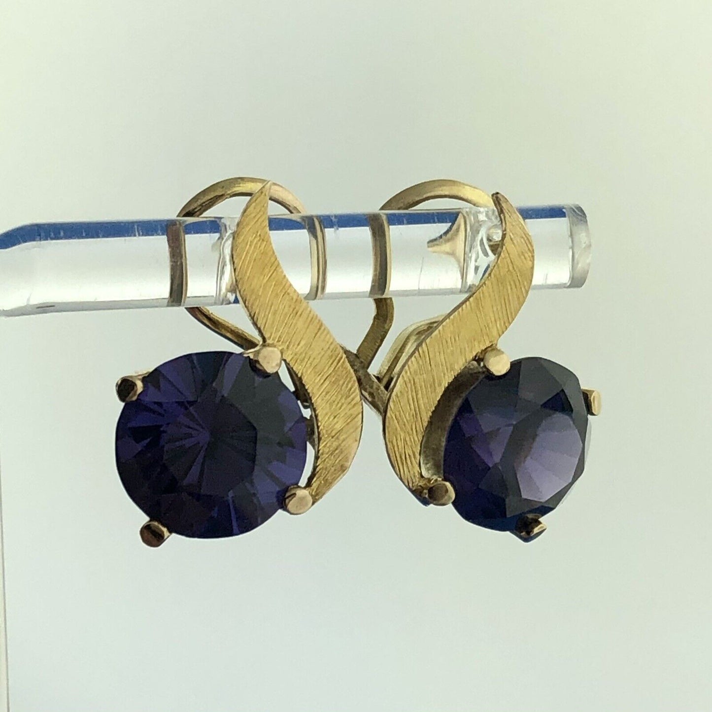 Gorgeous 14k Yellow Gold Round Cut Purple Sapphire Modernist Omega Stud Earrings