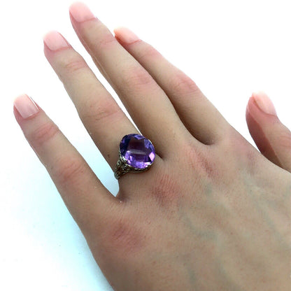 Vintage 14K White Gold Oval Cabochon Purple Amethyst Filigree Cocktail Ring