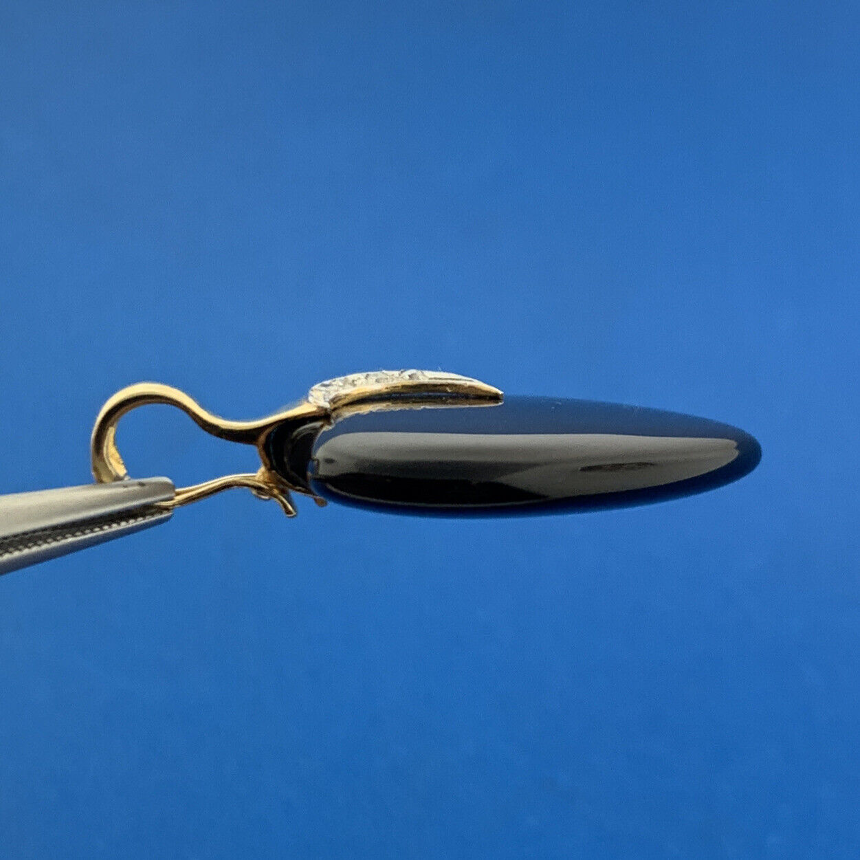 Gorgeous Designer 14k Yellow Gold Black Heart Onyx Round Diamond Accent Pendant