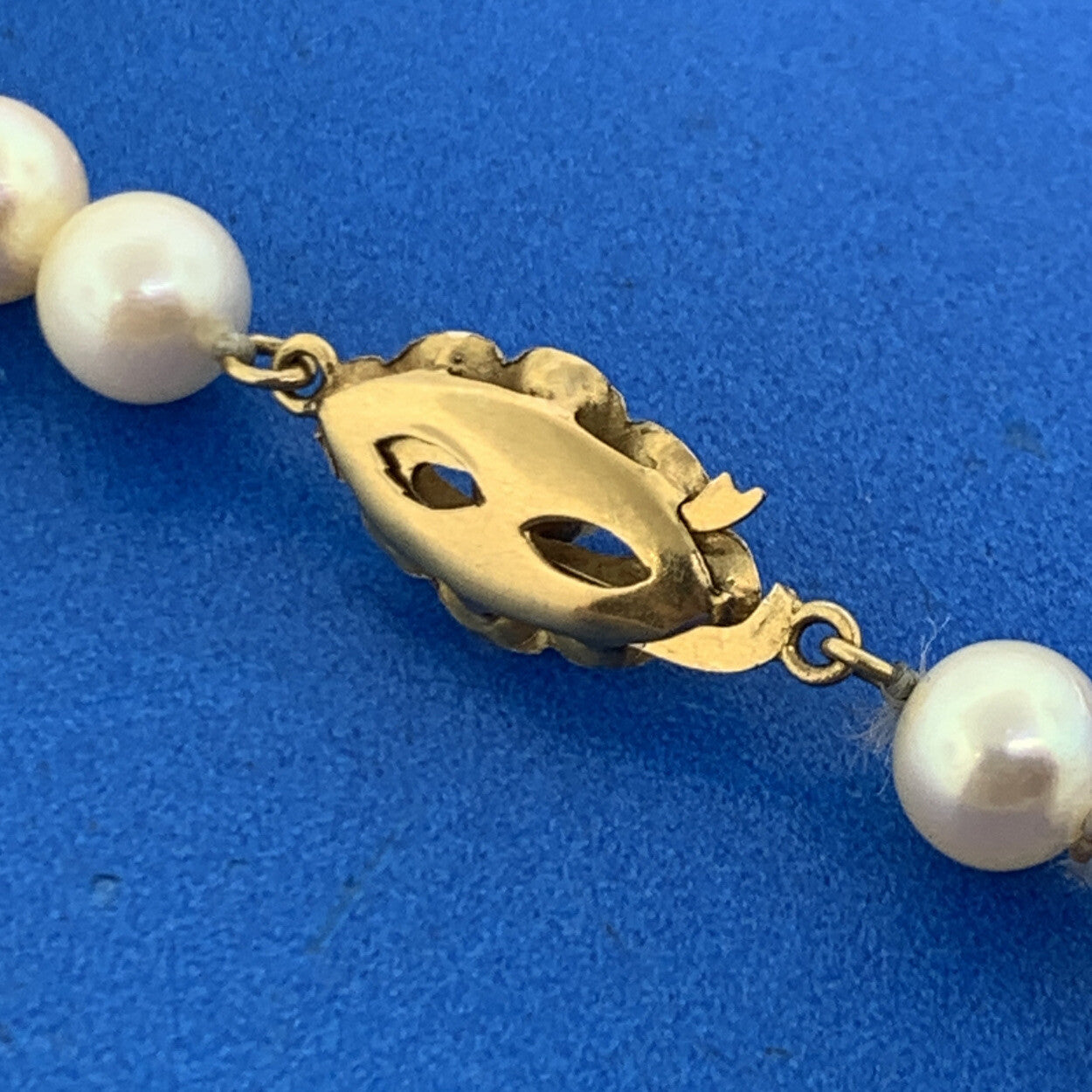 Vintage 14K Yellow Gold Hand Knotted Ivory Pearl Necklace