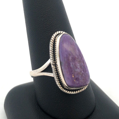 925 Sterling Silver Oval Cabochon Purple Charoite Twist Detail Ring
