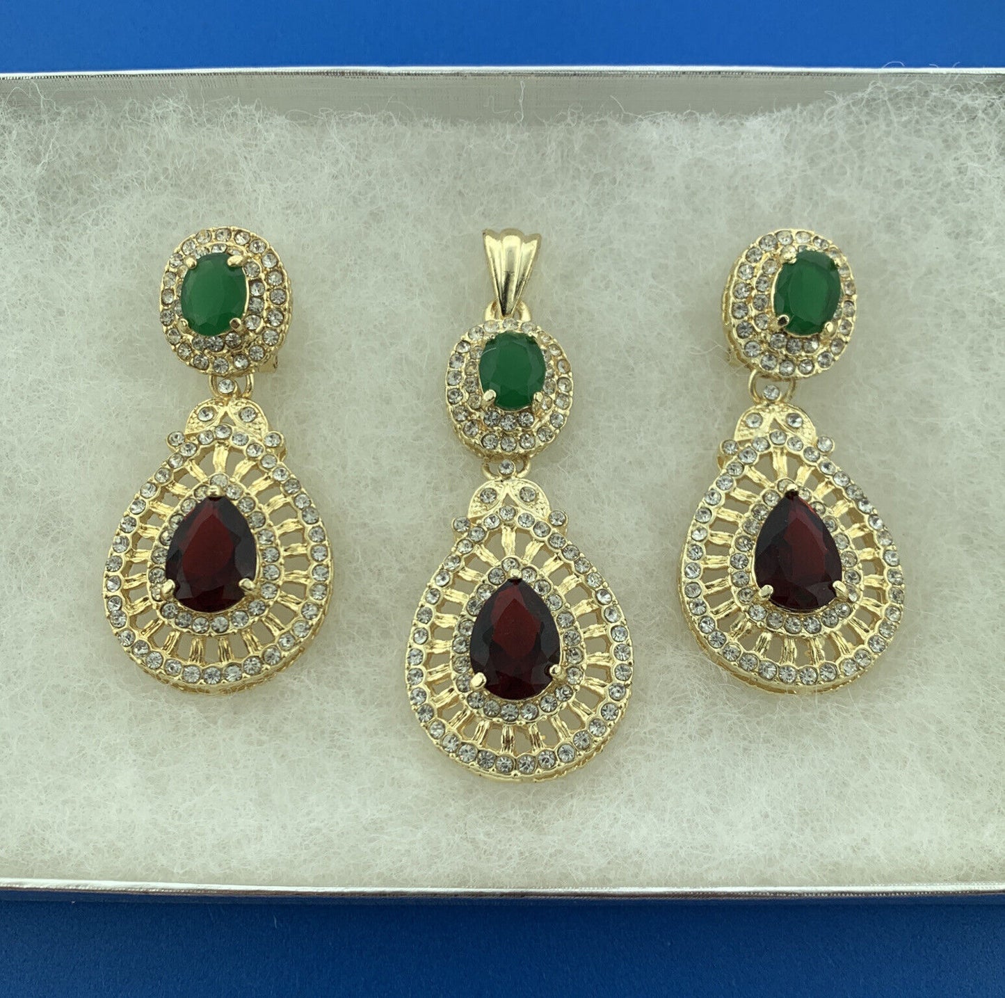 Designer FY Gold Tone Red Green Glass Crystal Rhinestone Pendant Earrings Set