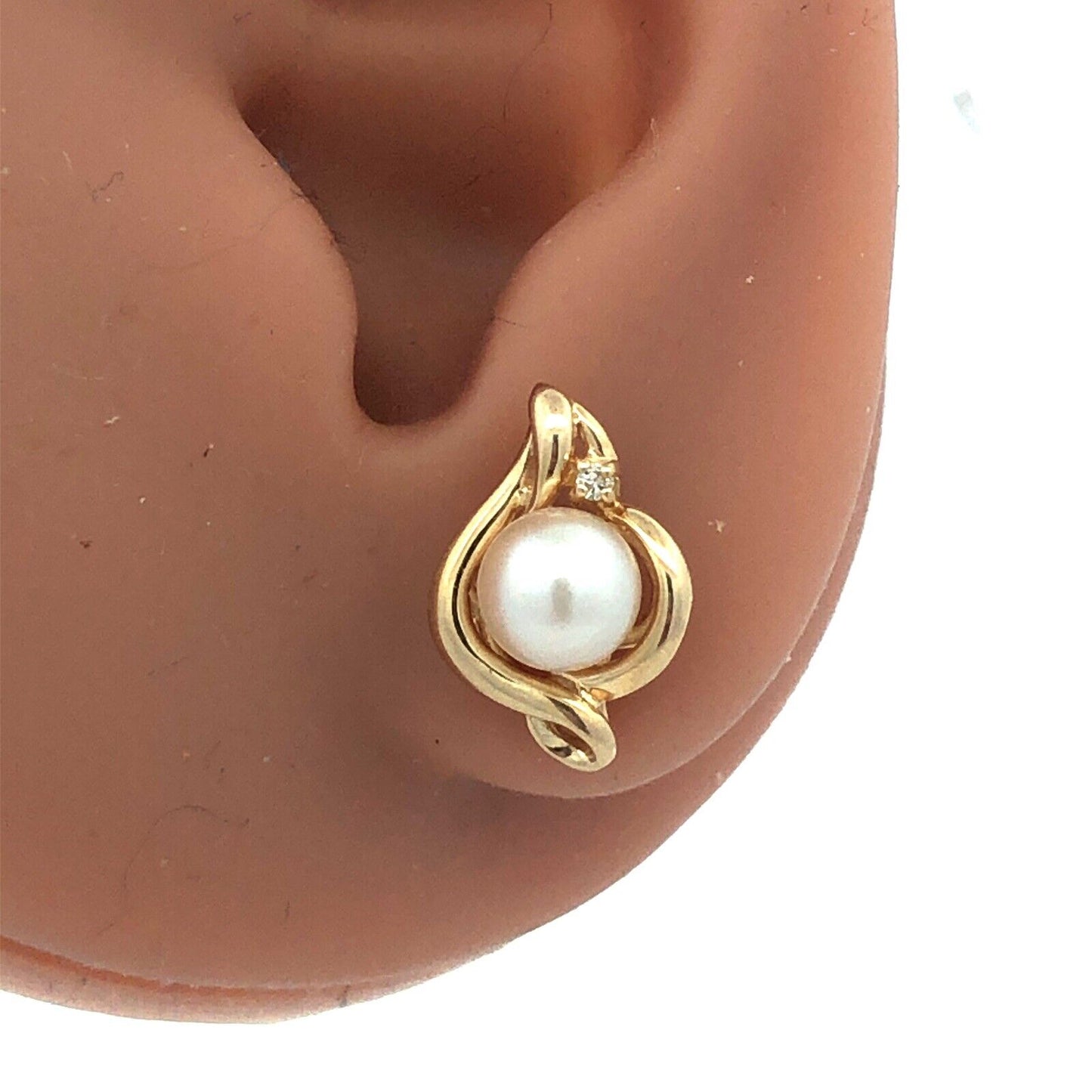 14K Yellow Gold Round Estate Pearl Diamond June Anniversary Stud Earrings