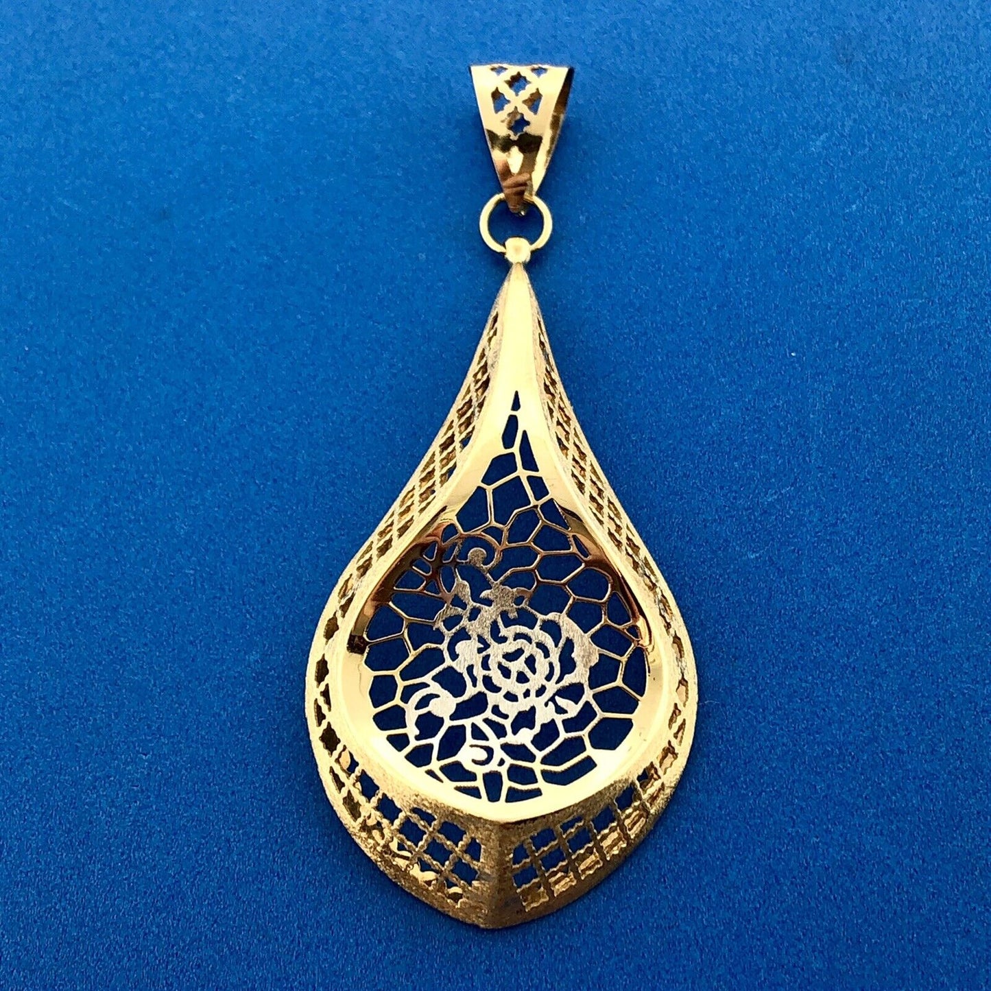 Dramatic Milor Italy 18K 750 Yellow Gold Rose Floral Cutout Pear Pendant