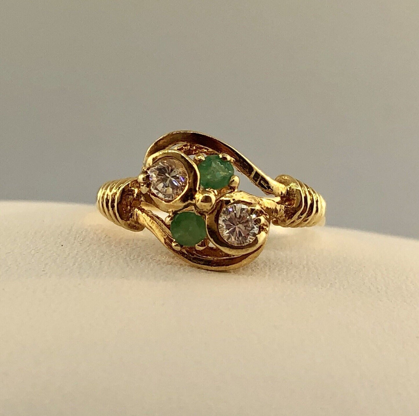Vintage 18K Yellow Gold Cubic Zirconia Emerald Anniversary Modernist Bypass Ring
