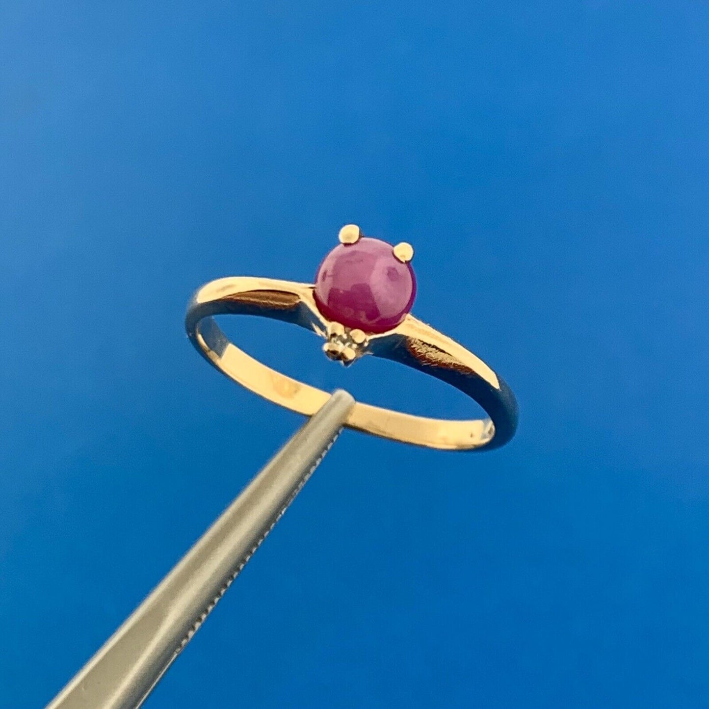 Gorgeous 10k Yellow Gold Cabochon Red Star Ruby Precious Ring Size 6.25