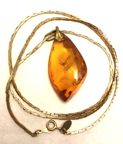 Designer Citation Gold Tone Chain Amber Statement Pendant Necklace