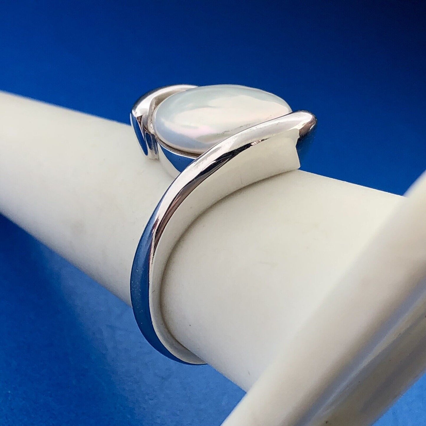 Designer 925 Sterling Silver White Abalone Cabochon Modernist Bypass Ring