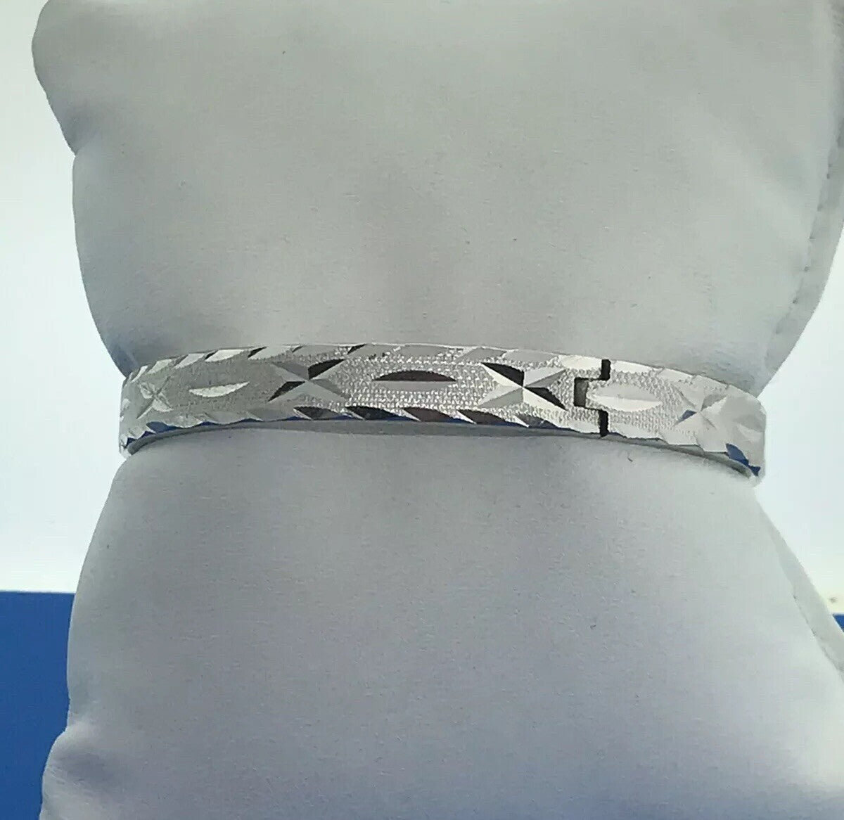 Retro 18K White Rolled Gold Plated X O Diamond Cut Etched Hinged Cuff Bracelet