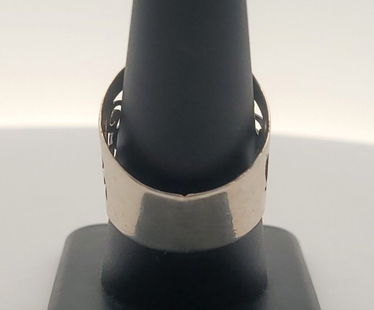 925 Sterling Silver Oval Labradorite Cabochon Statement Open Scroll Ring