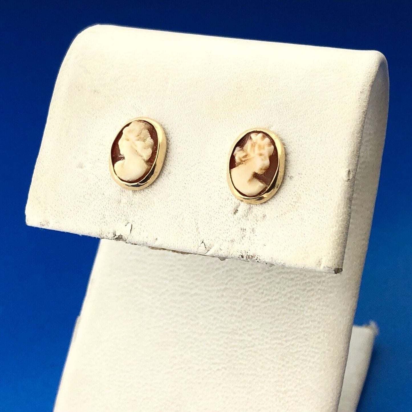 Victorian Vintage 14K Yellow Gold Carved Oval Cameo Stud Earrings