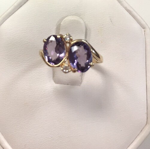 Vintage 10K Yellow Gold Oval Amethyst Diamond Accent Cocktail Ring Size 6