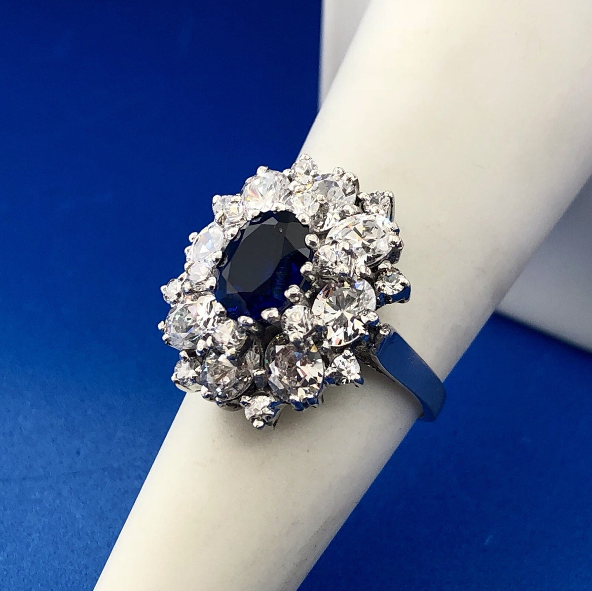 Spectacular Sterling Silver 925 Blue Sapphire CZ Oval Cluster Cocktail Ring