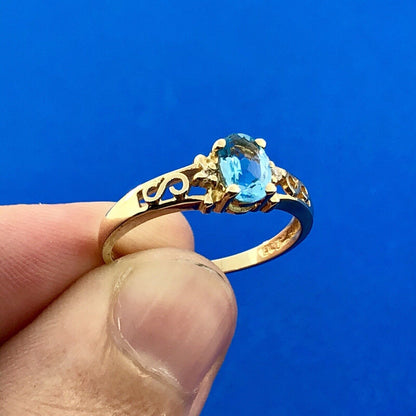 Vintage Plainville Stock Co PSCO 10K Yellow Gold Blue Topaz Diamond Ring