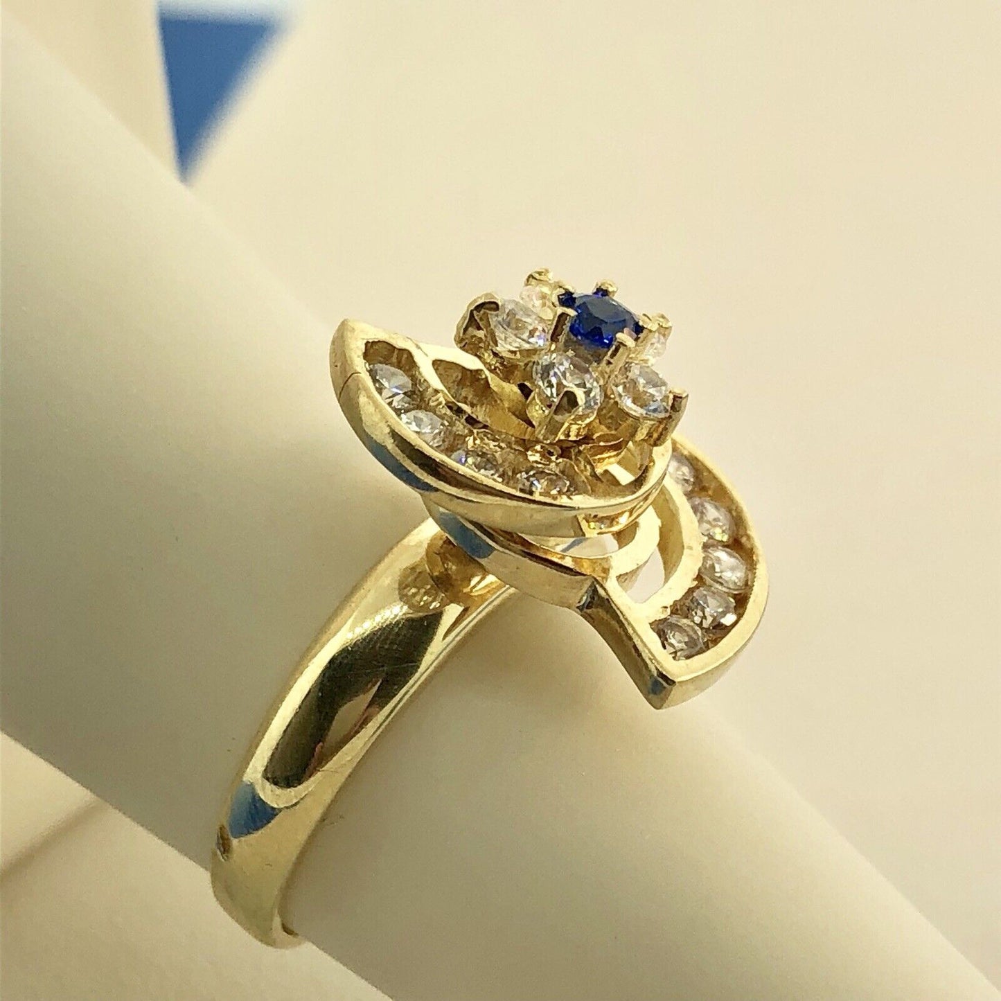 Retro 10K Yellow Gold Blue White Cubic Zirconia Star Comet Spinner Ring