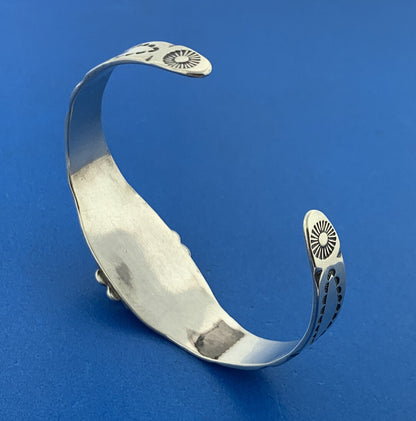 Native American Unsigned Sterling Silver Green Onyx Storyteller Cuff Bracelet