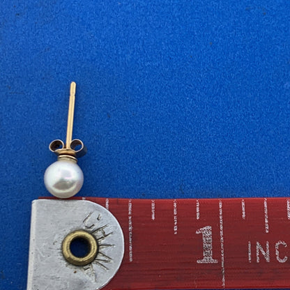 Elegant 18K Yellow Gold Pearl June Anniversary Bridal Accessory Stud Earrings