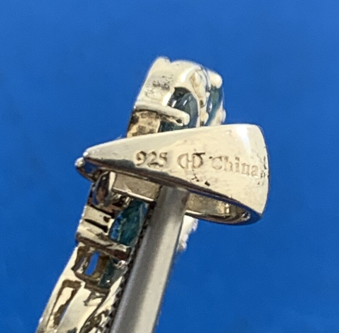 Designer 925 Sterling Silver Round Blue Topaz Circle Wreath Pendant