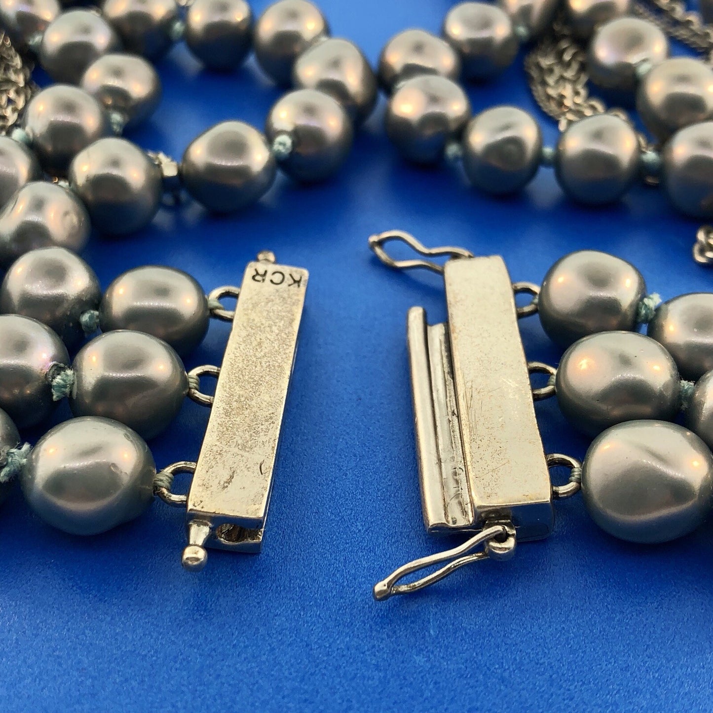 Kenneth Cole Reaction KCR Silver Tone Grey Pearl Metal Statement Choker Necklace